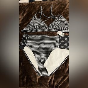 Black and white stripe floral bikini bottoms are size large top is extra large